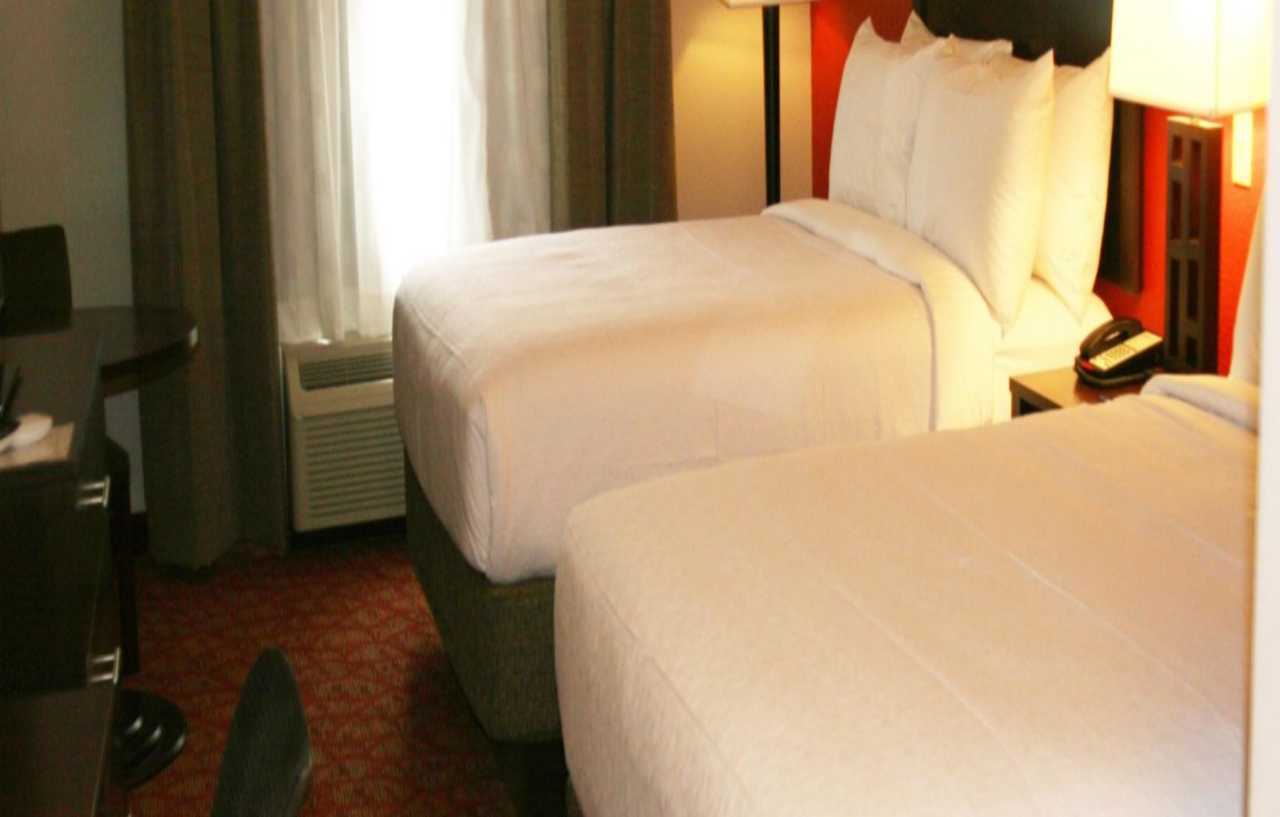 Holiday Inn Guin By Ihg Twin Exteriér fotografie